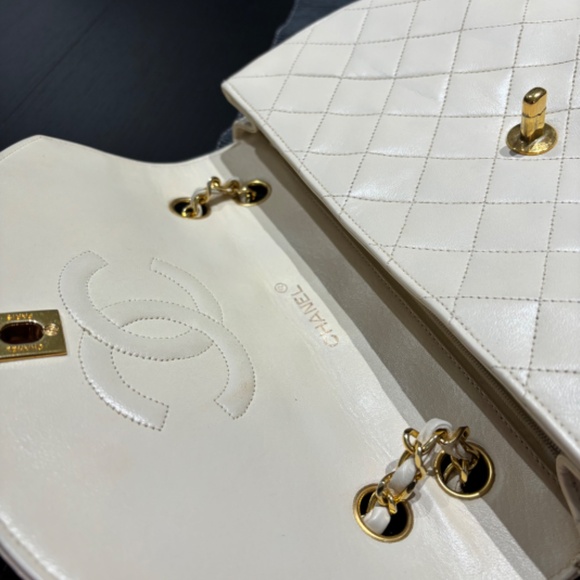 Vintage Beige Flap Chanel Bag - Picture 7 of 10